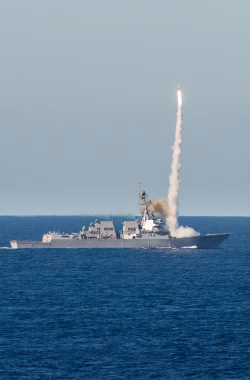 Tên lửa SM-2 được bắn từ tàu khu trục USS Stockdale (DDG 106) trong hoạt động diễn tập trên biển Thái Bình Dương.