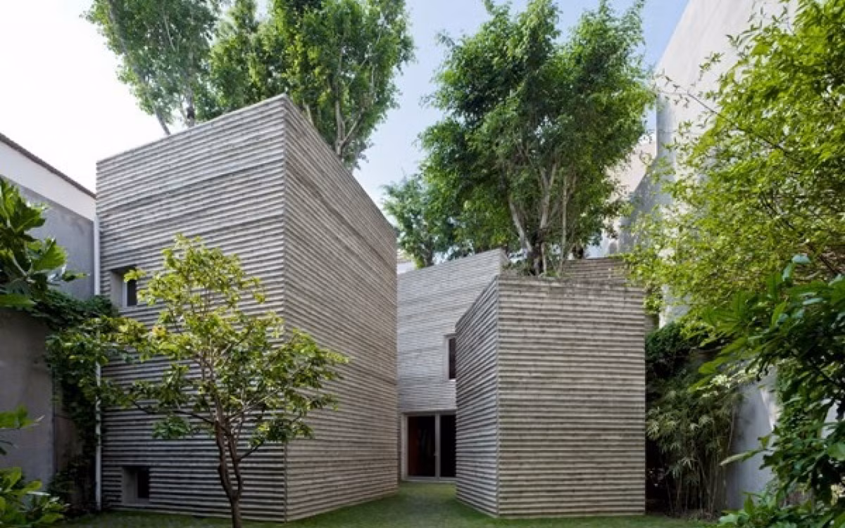  5. Nhà "mọc cây" ở TP. HCM Ngôi nhà mọc cây có tên gọi là “House for trees”do Công ty kiến trúc Võ Trọng Nghĩa thiết kế, với 2 phòng ngủ dành cho gia đình 3 người ở. Ảnh: Trí Thức Trẻ.