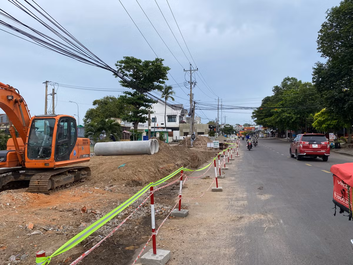 Bình Thuận: Cận cảnh tiến độ thi công gói thầu Nâng cấp đường Trần Quý Cáp - Hình 5 Binh Thuan: Can canh tien do thi cong goi thau Nang cap duong Tran Quy Cap-Hinh-5