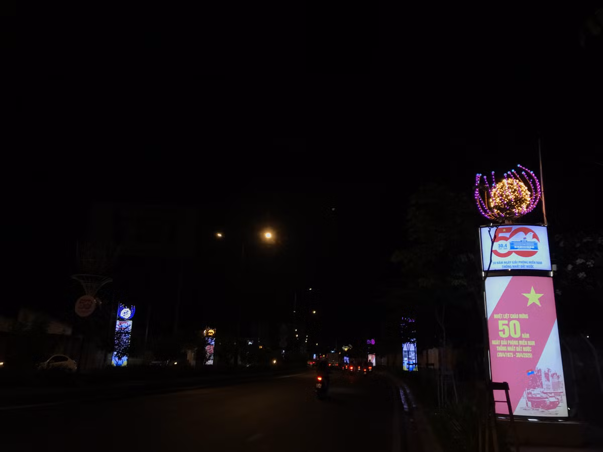 TP HCM: Hang nghin nguoi dan hao huc chao don doan quan dieu binh hop luyen-Hinh-10