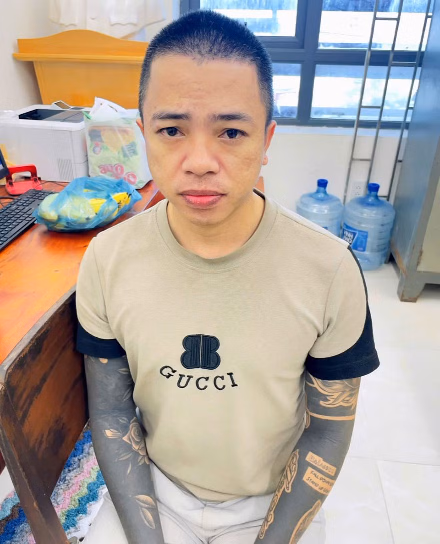 Trốn 1 năm, kẻ buôn ma túy bị bắt giữa đêm ở Long An Tron 1 nam, ke buon ma tuy bi bat giua dem o Long An