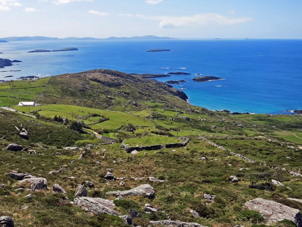 Ring of Kerry nằm ở phía tây nam Ireland là một điểm đến du lịch thú vị không kém trong lịch trình khám phá Ireland của các du khách. Ảnh: Business Insider