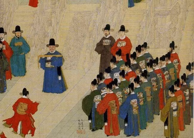 Một người đàn ông trung niên, con cháu của Cố Phác đột nhiên xuất hiện và khóc lóc thảm thiết khi thấy mộ tổ của mình bị xáo trộn. Anh là người đầu tiên tìm ra tên của ông trong gia phả gia đình và nhận ra ngôi mộ chính là mộ tổ của mình.