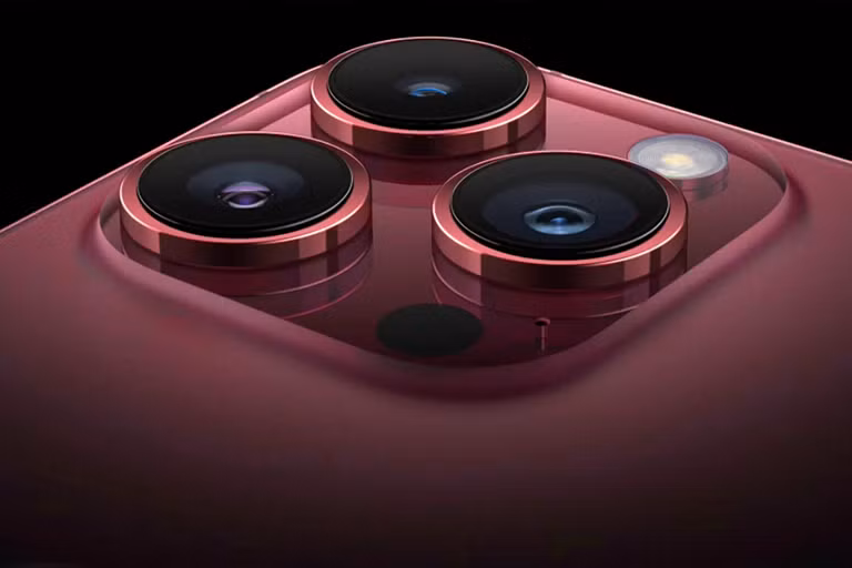 Thông tin từ nhà phân tích Ming-Chi Kuo cho biết iPhone 15 Pro Max sẽ được sản xuất với số lượng lớn trong tuần này, mặc dù lo ngại về tình trạng cung ứng. Apple đang dự định tăng sản lượng iPhone 15 Pro Max lên 35-40% so với lô hàng ban đầu của iPhone 15.