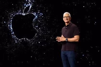 Để làm nổi bật sản phẩm và hút sự chú ý, Apple sẽ giới thiệu một phiên bản màu đỏ rượu vang (Burgundy) cho iPhone 15. Đây là một bước đi độc đáo và sáng tạo để tạo sự khác biệt về vẻ ngoại hình, đồng thời kết nối với những phiên bản màu đỏ trước đây như iPhone XR và iPhone 11.