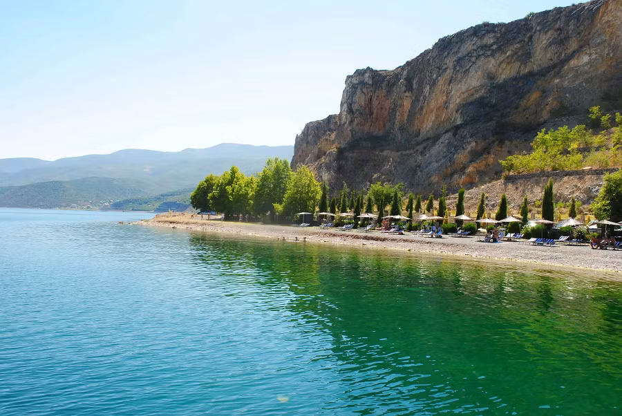 Có thể thấy ngôi làng cổ dưới lòng hồ Ohrid là một kho báu kiến thức quý giá cho ngành khảo cổ học, giúp hiểu rõ hơn về cuộc sống và văn hóa của cư dân thời tiền sử ở khu vực này và có tầm quan trọng đối với cả Tây Nam châu Âu.