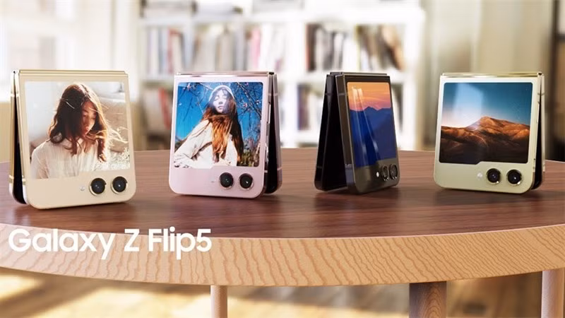 Cấu hình của Galaxy Z Flip 5 bao gồm vi xử lý Snapdragon 8 Gen 2 với xung nhịp 3.36GHz, RAM 8GB và bộ nhớ trong 256GB.