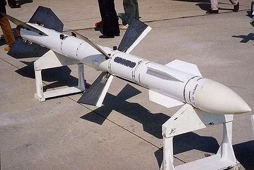 R-27T1 dài 3,7m; đường kính thân 0,23m; khối lượng phóng 245 kg. R-27T1 có thể phóng ở độ cao 24 km và đạt tầm bắn 70 km. Hệ thống dẫn đường của phiên bản này là loại đầu dò tín hiệu hồng ngoại.