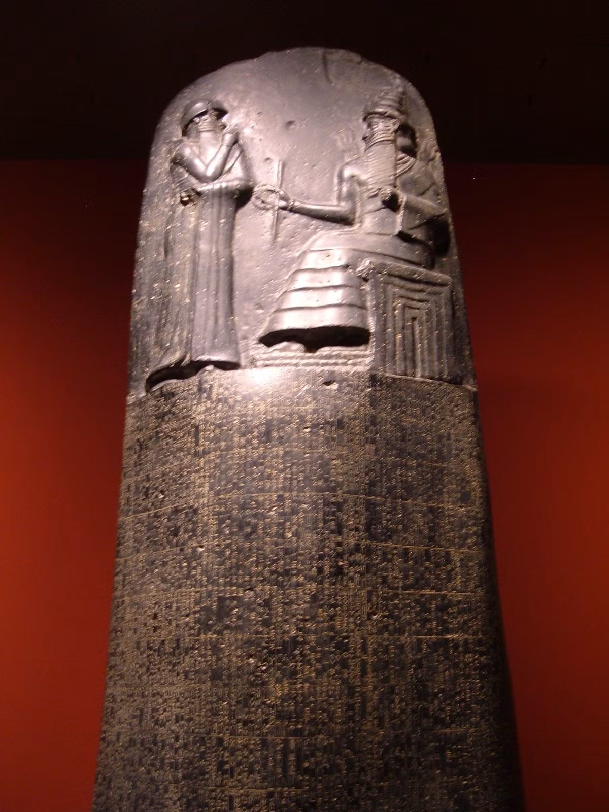 Bộ luật Hammurabi là thành tựu để đời, nổi bật nhất trong sự nghiệp của vua Hammurabi. Bộ luật cổ xưa nhất của loài người này được khắc trên các bia đá để mọi người đều có thể đọc.