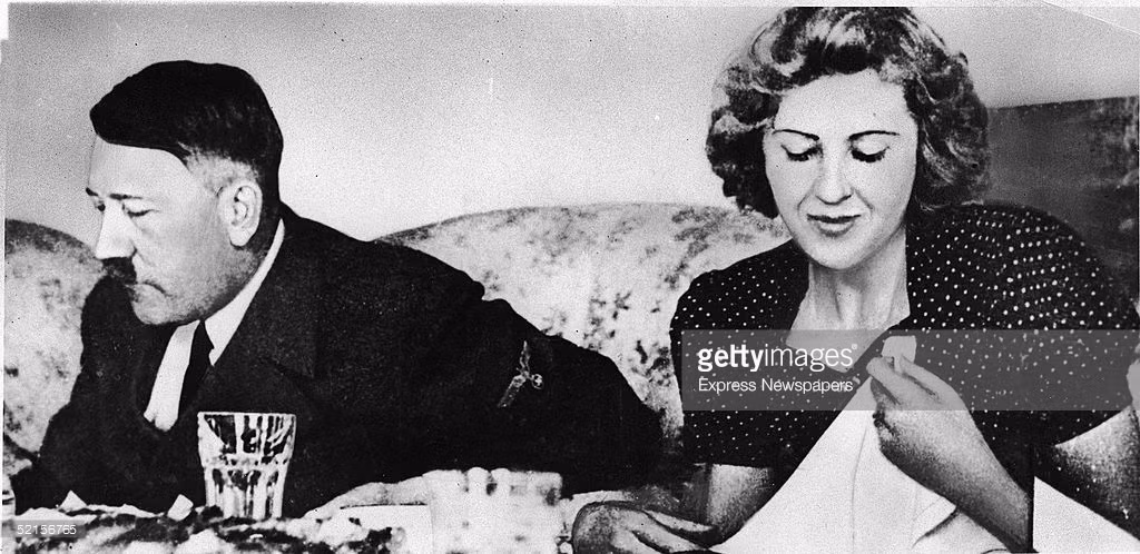 Hitler và người tình Eva Braun cùng dùng bữa.