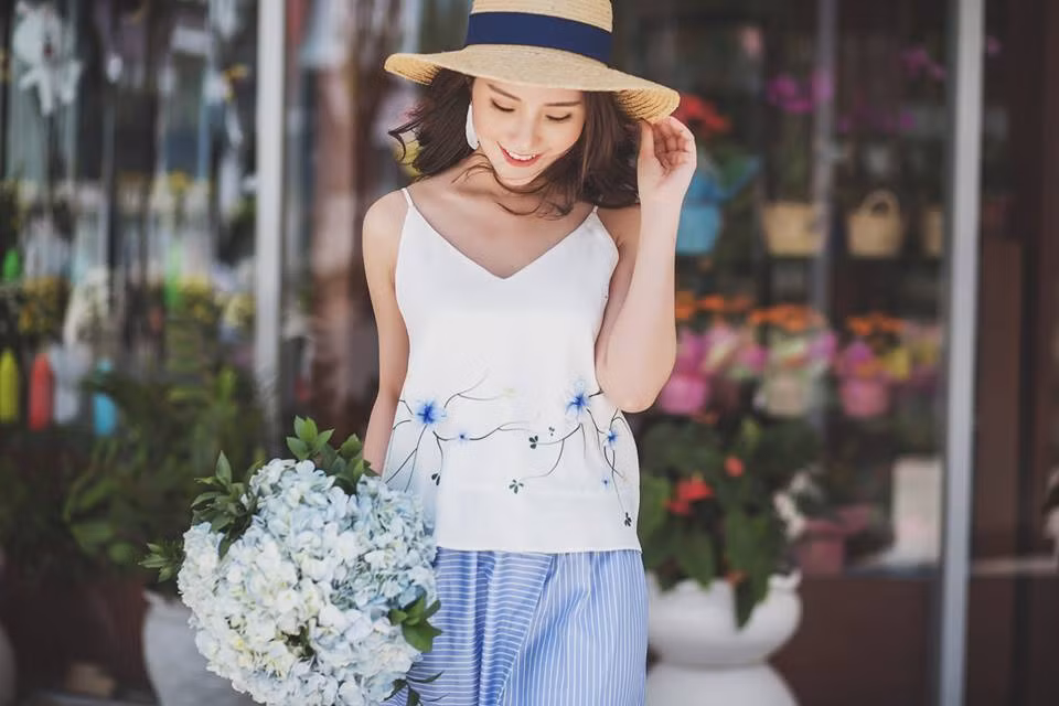 Tại đây, Primmy Truong đã được học cách phát triển bản thân theo hướng tốt nhất, thông qua các lớp học về việc xây dựng hình ảnh, cách giao tiếp, và các kĩ năng cần thiết để trở nên tự tin hơn. Ảnh: FB Primmy Truong