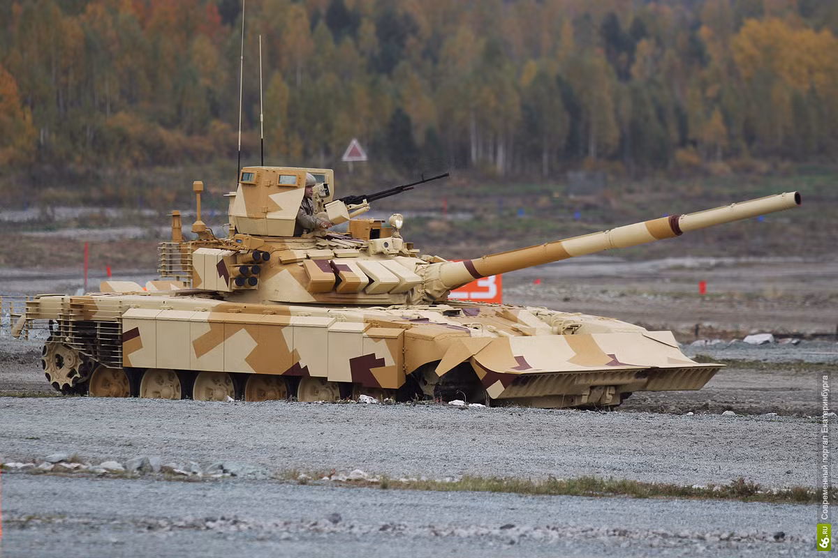 Gói nâng cấp T-72 tác chiến đô thị trong một lần thao diễn tại Nga.