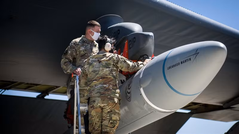AGM-183A ưu việt hơn Kinzhal ở chỗ nó không đòi hỏi máy bay mang phóng phải leo tới độ cao thật lớn và duy trì vận tốc Mach 2 như Kinzhal mà vẫn dễ dàng đạt tới thông số thiết kế.