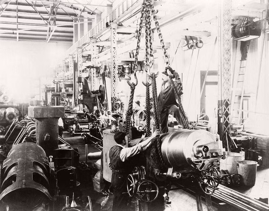 Bên trong nhà máy đóng tàu Washington Navy Yard của Hải quân Mỹ năm 1903. Ảnh: VT.