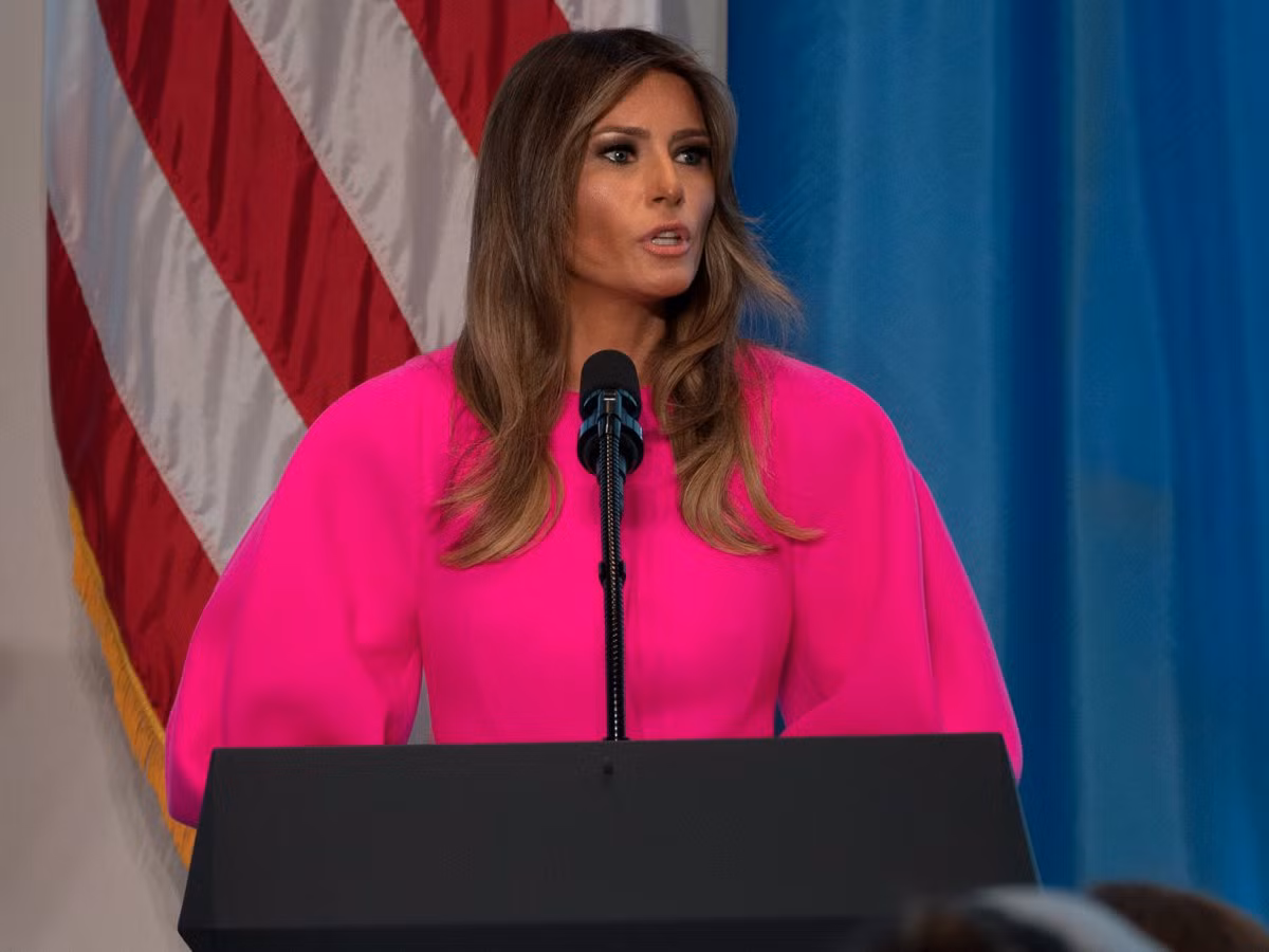 Đáp lại, Đệ nhất phu nhân Mỹ Melania, người vợ thứ ba hiện tại của ông Trump, khẳng định hôm 9/10: “Tuyên bố từ một người (vợ) cũ rõ ràng chẳng có nghĩa lý gì”. Ảnh: BI.