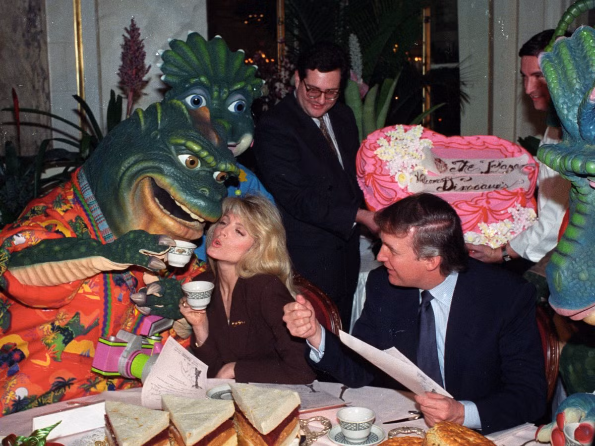 Trong khoảng thời gian chung sống với Ivana, ông Trump lại có quan hệ tình cảm với một người phụ nữ khác, Marla Maples. Sau này, Maples là vợ thứ hai của ông Trump. Ảnh: BI.