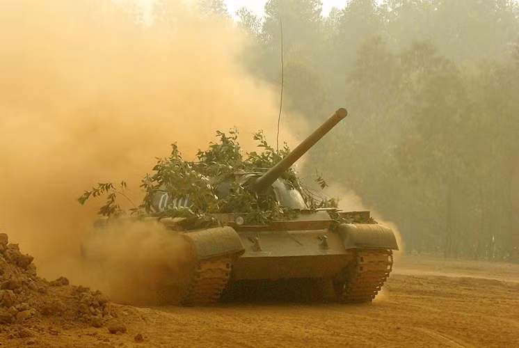 Đứng thứ nhì là các xe tăng Type 59 do Trung Quốc sản xuất theo mẫu T-54B của Liên Xô. Cơ bản thì Type 59 so với T-54 hầu như không có mấy khác biệt về ngoại hình cũng như tính năng kỹ chiến thuật.