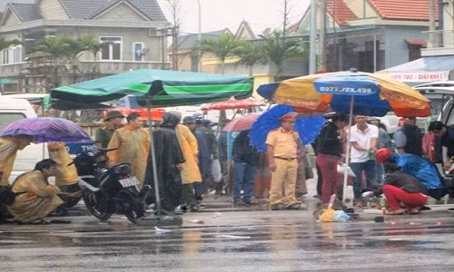 Nga xe may, co gai tre bi xe dau keo tong tu vong