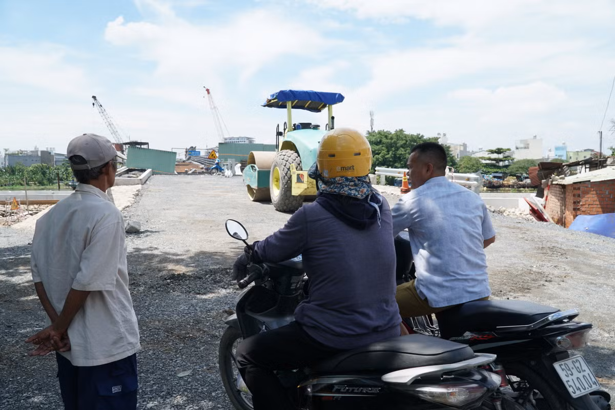 Cây cầu sắt thay thế phà An Phú Đông sẽ giúp người dân quanh khu vực hết cảnh "qua sông phải lụy phà".