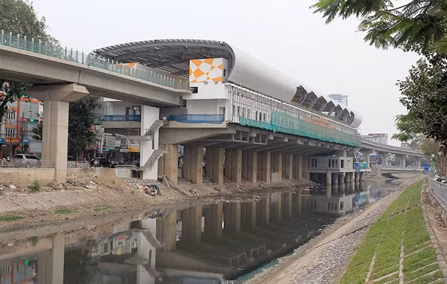 Ban quản lý dự án đường sắt cho biết, phần xây lắp, trang trí kiến trúc khu Depot sẽ hoàn thành trước ngày 31/3/2017; phần lắp đặt thiết bị hoàn thành trước ngày 31/7; đóng điện toàn tuyến trước ngày 1/9.