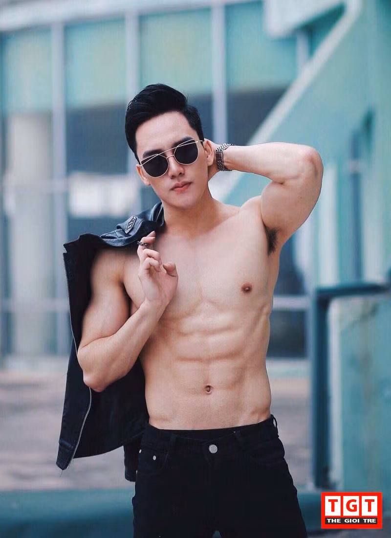 "... Cũng khá nhiều người nói mình có nét giống trai Thái mình cũng thấy vui vì đó có thể là điều khác biệt và tạo ấn tượng với những người mới gặp mình. Chính những lời khen đó đã là động lực rất lớn để mình tự tin hơn mỗi khi bước lên sân khấu để thực hiện những bước nhảy của mình".