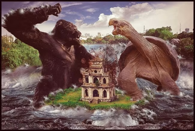 Ảnh chế King Kong và Rùa "đại chiến" tại Hồ Gươm (Hà Nội).