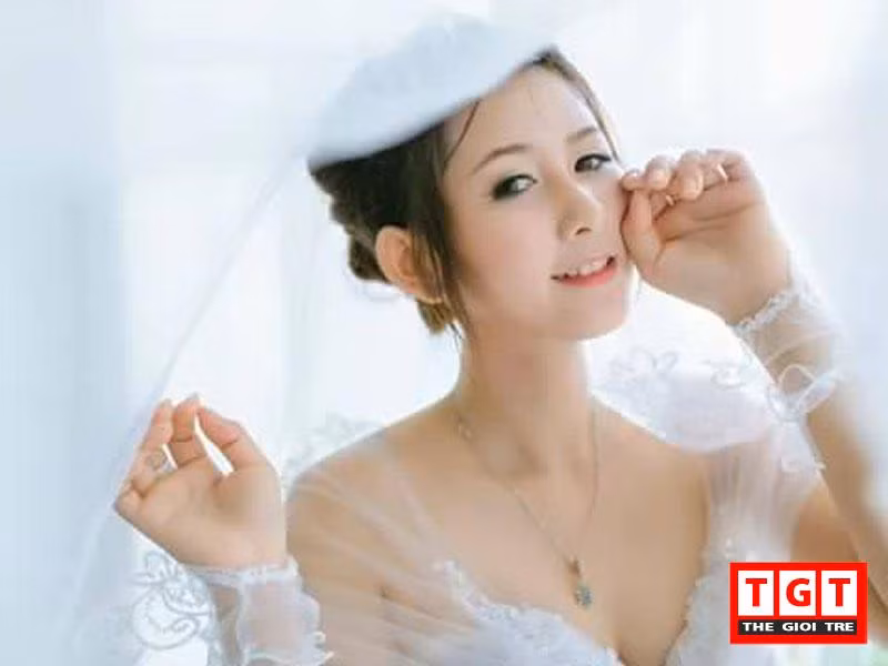 Chính vì vậy, Ngọc luôn chọn cho mình quần Jean, áo thun hoặc sơ mi; còn đến những nơi yêu cầu lịch sự hơn một chút thì những chiếc đầm với họa tiết đơn giản.