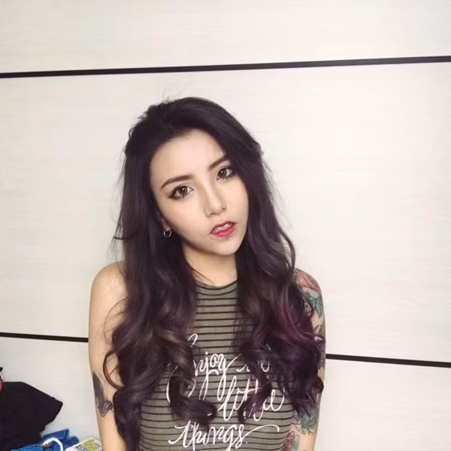 Cho dù ở hình ảnh nào, Từ Hi Lộ cũng rất xinh đẹp, cuốn hút.