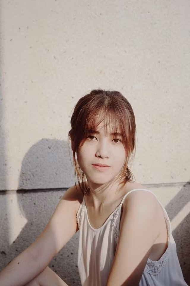 Ngoài ra, Ca Dao còn có một thành tích nổi bật đáng ngưỡng mộ khác là được làm đại biểu đại diện cho Đà Nẵng dự Hội nghị Viết văn trẻ toàn quốc lần VIII năm 2011, hai năm liền đạt giải Nhất Văn TP Đà Nẵng, giải thưởng “Niềm hy vọng” dành cho các tài năng trẻ...