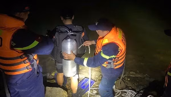 Ra bờ sông chơi, một học sinh ở Quảng Bình đuối nước thương tâm Ra bo song choi, mot hoc sinh o Quang Binh duoi nuoc thuong tam