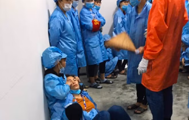 Tin nong ngay 15/8: 45 cong nhan bi ngat trong ca lam viec