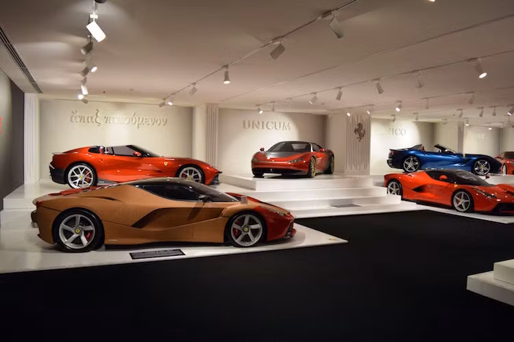 Special Projects là bộ phận đặc biệt của Ferrari, được tạo ra nhằm chế tạo ra những chiếc xe "độc nhất vô nhị", theo yêu cầu của một số ít những đại gia lắm tiền nhiều của trên Thế giới, khi những chiếc Ferrari bán đại trà vẫn chưa khiến họ thỏa mãn.