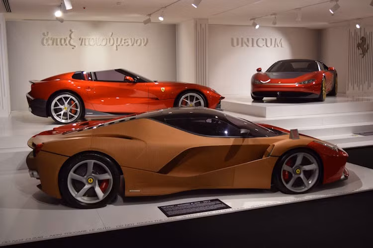 Đây là mô hình bằng đất sét đầu tiên của LaFerrari - mẫu siêu xe "đầu bảng" của Ferrari hiện tại, Cũng giống như những chiếc xe khác, quá trình thiết kế của LaFerrari bắt đầu từ những bản vẽ tay và trên máy tính. Sau đó, một mô hình bằng đất sét của chiếc xe sẽ được chế tạo.