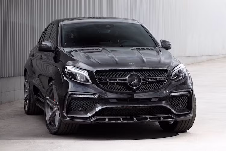 Là phiên bản thể thao và cao cấp nhất của dòng coupe SUV GLE-Class, Mercedes GLC 63 AMG đương nhiên sẽ nhận được sự quan tâm của nhiều hãng độ khác nhau trên Thế giới. Mới đây nhất, hãng TopCar tới từ Nga cũng đã tung ra gói độ mang tên Inferno dành riêng cho chiếc xe.