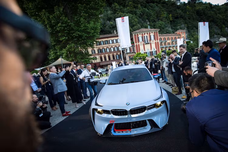Để kỷ niệm 50 năm "sinh nhật" của BMW 2002 nói riêng và 100 năm thành lập BMW nói chung, hãng đã tạo ra chiếc concept BMW 2002 Hommage để trưng bày tại lễ hội xe danh giá Concorso d’Eleganza Villa d’Este ở Italy.