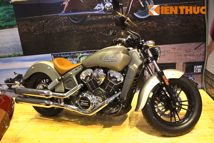 Thay vì khung thép truyền thống, Indian Scout thế hệ mới sử dụng khung nhôm đúc giúp trọng lượng của xe giảm đáng kể so với các mẫu cruiser khác cùng kích thước, chỉ còn khoảng 247 kg trọng lượng khô.