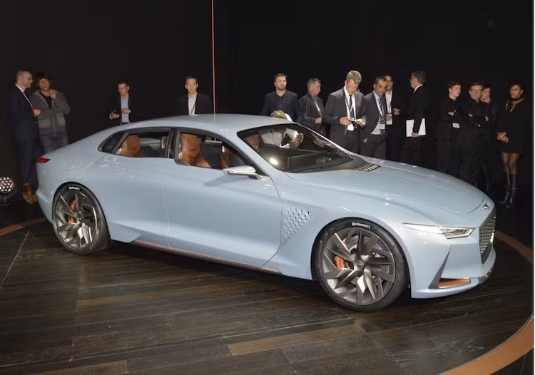 Vào khoảng nửa sau của năm nay, Genesis dự đoán sẽ tung ra mẫu sedan G70 hoàn toàn mới, hướng tới các đối thủ BMW 3 Series và Mercedes C-Class. Kiểu dáng của G70 được dự đoán sẽ dựa nhiều trên mẫu concept New York được trưng bày tại triển lãm New York hồi tháng 3 vừa qua.
