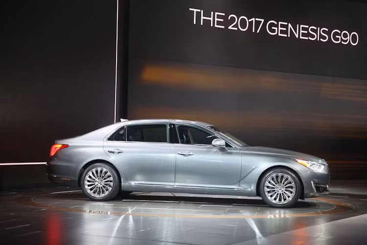 Trong 6 dòng xe này, hiện đã có 2 dòng xe được bán chính thức. Mẫu xe cao cấp nhất của Genesis là chiếc G90 được tung ra vào cuối năm ngoái, với tham vọng cạnh tranh cùng BMW 7 Series, Audi A8 và Mercedes S-Class. Đây cũng là mẫu xe đã "trình làng" Genesis tới Thế giới dưới vai trò là một hãng xe sang.