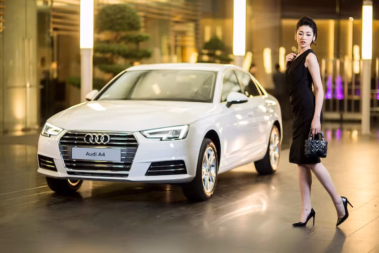 Hiện chưa rõ A4 thế hệ mới sẽ được bán tại Việt Nam với các loại động cơ nào. Tuy nhiên tại các thị trường khác, chiếc xe có 4 loại động cơ , trong đó bao gồm 2 động cơ xăng 1.4 TFSI, 2.0 TFSI cùng 2 động cơ dầu 2.0 TDI và 3.0 TDI.