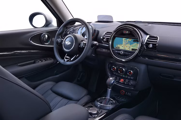 Dù sở hữu thiết kế nhiều điểm chung nhưng hiện tại trong dòng sản phẩm của MINI, Clubman ALL4 và Clubman đều đang sở hữu không gian rộng nhất.