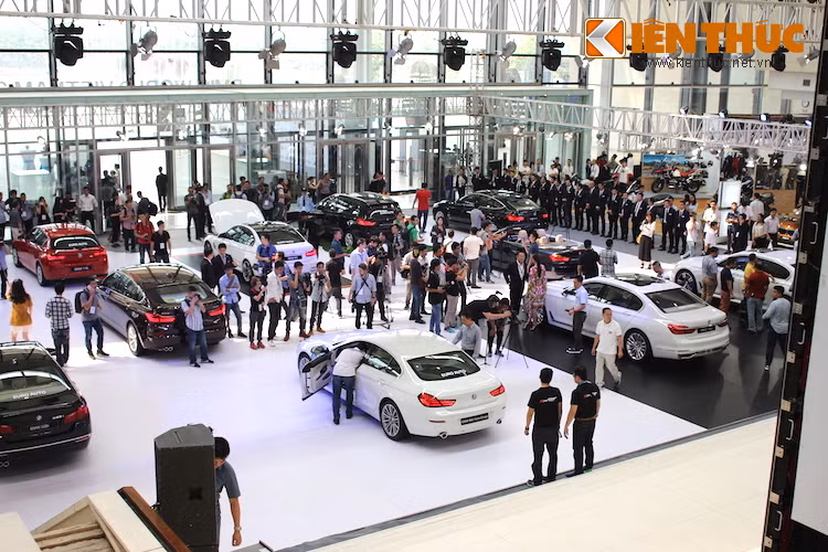 Kỷ niệm 100 năm thành lập BMW, Triển lãm BMW World Vietnam 2016 đã trở thành một trong những sự kiện lớn nhất trong năm của ngành ô tô tại thị trường Việt Nam, đánh dấu mốc quan trọng với những con số đầy ấn tượng. Trong 4 ngày tổ chức, triển lãm đã trưng bày hơn 100 xe từ các thương hiệu thuộc BMW Group, đồng thời đón 12.719 lượt khách thăm quan.