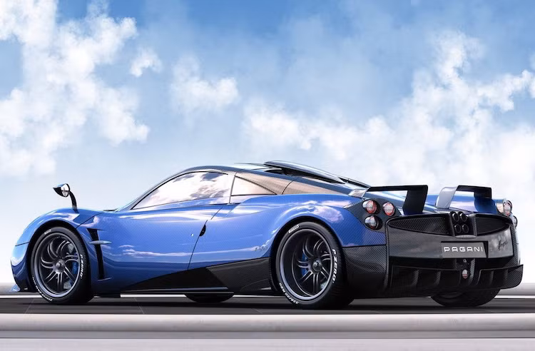 Phần khung của Huayra Pearl vẫn có thiết kế nguyên khối và được làm từ sợi carbon, khiến cho thân xe cực kỳ cứng vững, bảo vệ hành khách trong va chạm và nâng cao hiệu năng của xe.