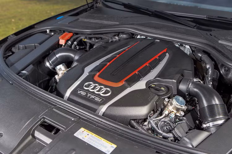 Ở dạng nguyên bản, khối động cơ V8 4.0l tăng áp kép của S8 Plus vốn đã có công suất lên tới 605 PS và mô-men xoắn cực đại 700 Nm. Tuy nhiên qua bàn tay của ABT, chiếc xe nay đã có công suất lên tới 705 PS và mô-men xoắn cực đại 840 Nm.