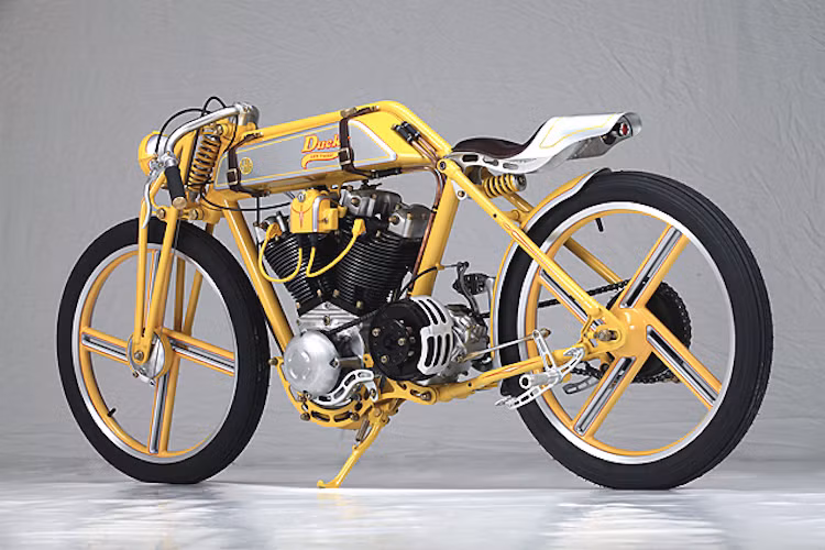 Với Ducky, Yuri đã giành giải xe độ đẹp nhất tại các cuộc thi 2015 European Biker Build-Off và triển lãm 2016 Motor Bike Expo, bổ sung thêm vào "bộ sưu tập" chiến thắng của anh.