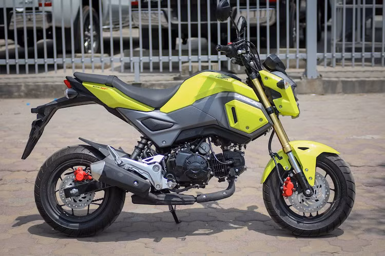 So với MSX 125 cũ, phiên bản MSX125 SF mới đã có phần thân xe được thiết kế lại theo hướng góc cạnh hơn, với các đường cắt xẻ và bề mặt vuông vắn cá tính.