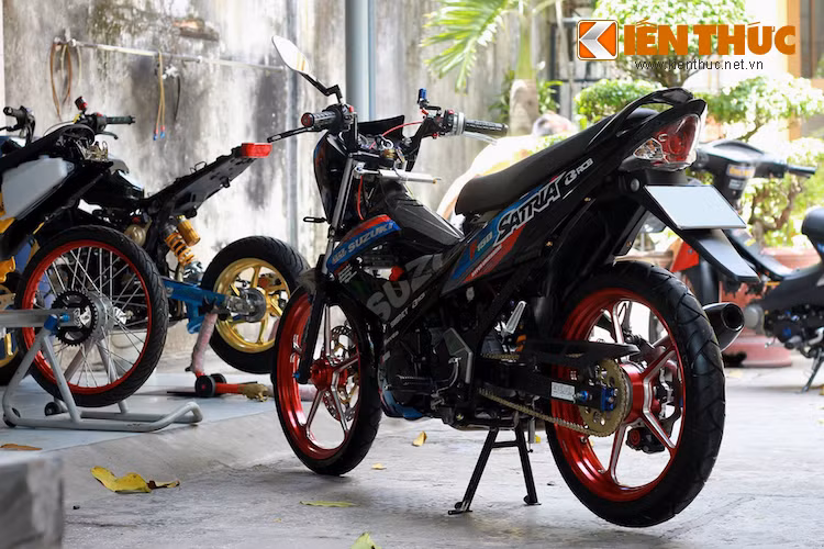 Chiếc xe côn tay underbone rất được ưa chuộng Suzuki Satria F150 sau khi được độ hàng loạt các phụ kiện "hàng hiệu" đã trở nên cực kỳ hấp dẫn mà không mất đi vẻ đẹp nguyên bản.