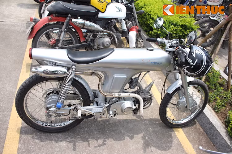 Mối liên hệ giữa bản độ Honda 67 của tay chơi người Gia Lai với chiếc EVE gốc nằm ở thân xe hình rocket. Tuy nhiên so với EVE, thân của chiếc 67 này ngắn hơn.