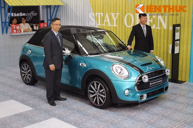 Tại BMW World Việt Nam 2016, MINI cũng đồng thời cho ra mắt phiên bản mui trần Convertible của thế hệ MINI Cooper mới. Đây là dòng xe mới nhất của MINI và mới chỉ được ra mắt thị trường Thế giới chưa đầy 1 năm.
