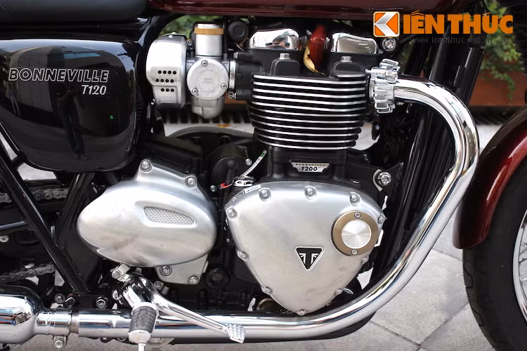 Cung cấp sức mạnh cho Bonneville T120 là khối động cơ 2 xi-lanh 8 van 1200 cc làm mát bằng chất lỏng hoàn toàn mới, kết hợp cùng hộp số 6 cấp.