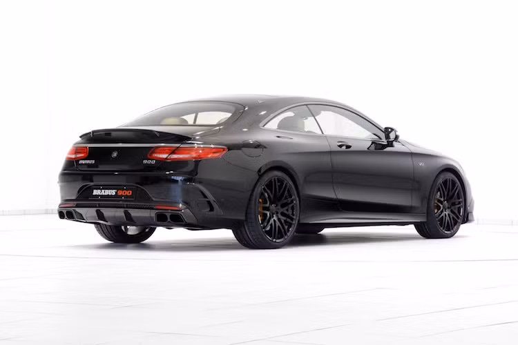 Theo Brabus, hãng có thể bán Brabus 900 Rocket Coupe dưới dạng xe hoàn chỉnh cho khách hàng, hoặc cung cấp dưới dạng gói độ dành cho các "đại gia" đã sở hữu S65 AMG Coupe.